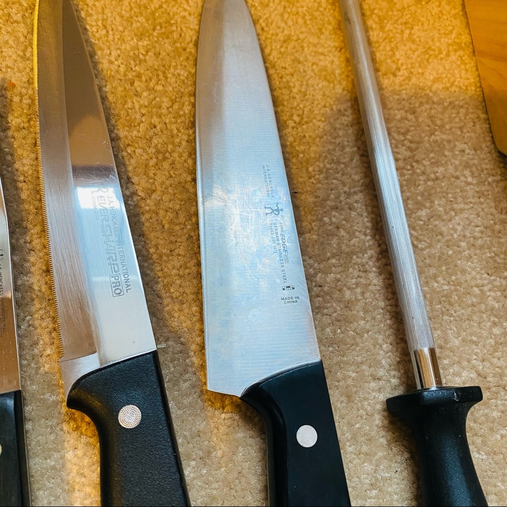 J.A Henckels Classic 16-Pc. Knives & Block Set black - Picture 4 of 12